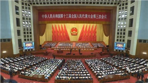 2020政府工作報告，向?qū)嶒炇胰藗鬟f了哪些重要信息?